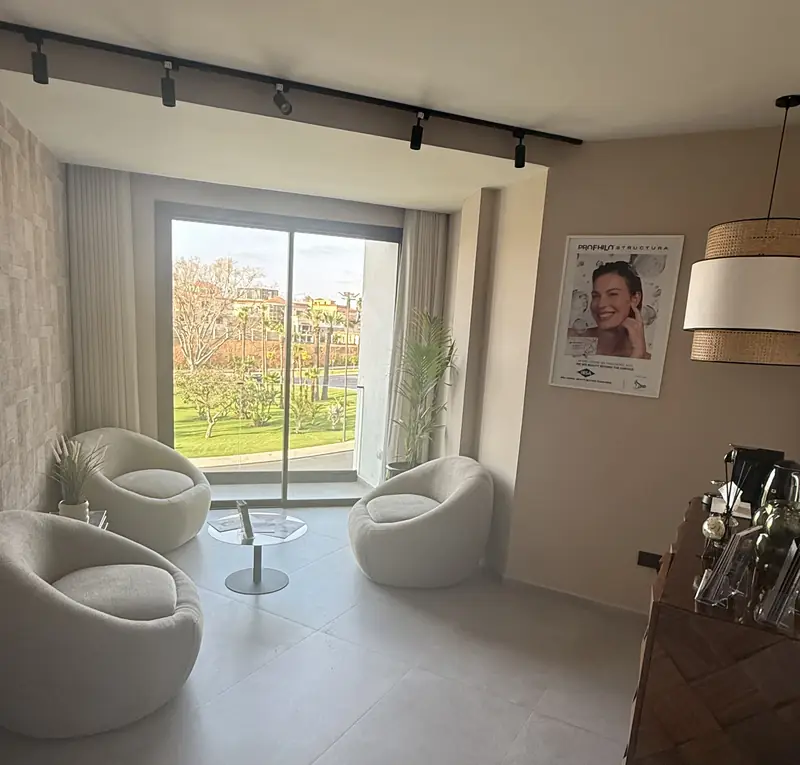 Espace d’attente lumineux – cabinet SKINCODE, Casablanca
