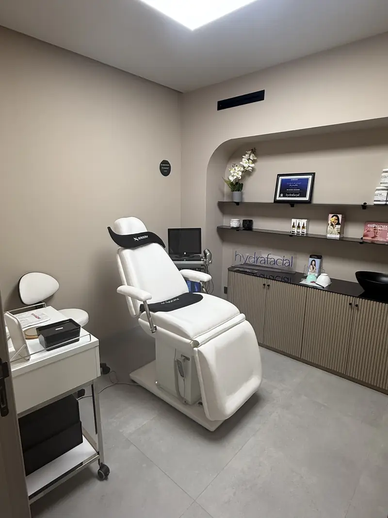 Salle de soins du visage – cabinet SKINCODE, Casablanca